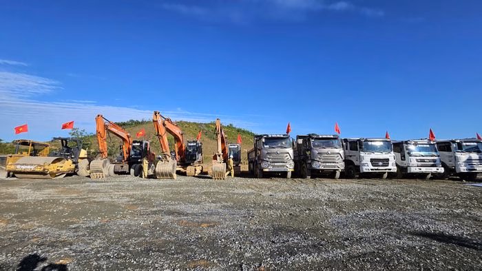 Lễ khởi công dự án Tân Phú - Bảo Lộc diễn ra vào cuối năm 2025 nhưng hiện vẫn chưa thể thi công rầm rộ.