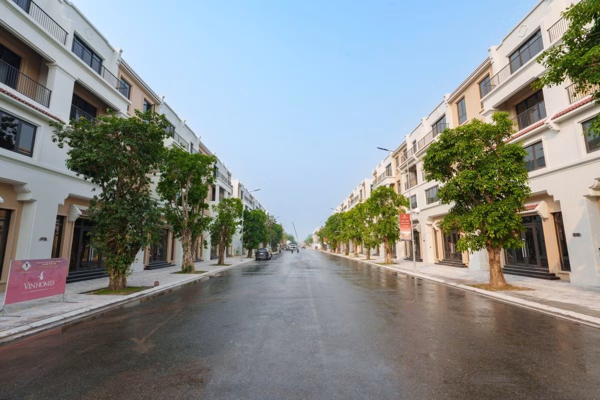 Vị trí shophouse nằm trên các trục đại lộ chính, tạo lợi thế tuyệt đối về khả năng tiếp cận khách hàng.
