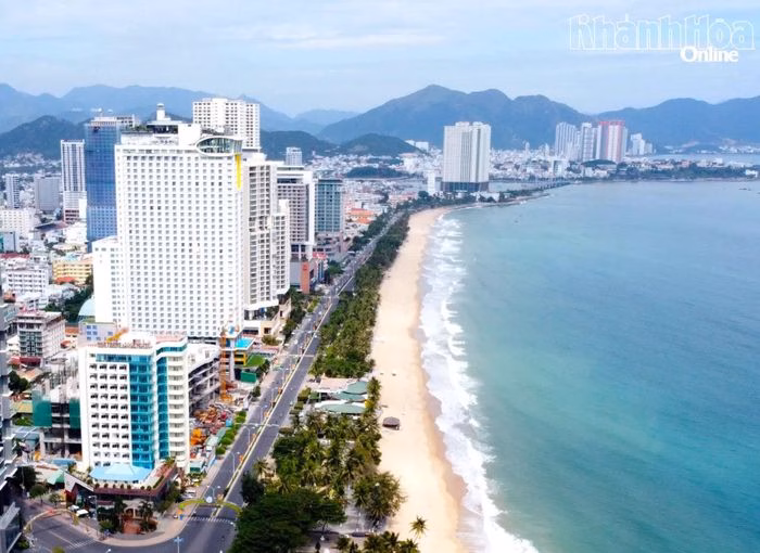 Bãi biển Nha Trang - hạt nhân phát triển của đô thị tương lai.