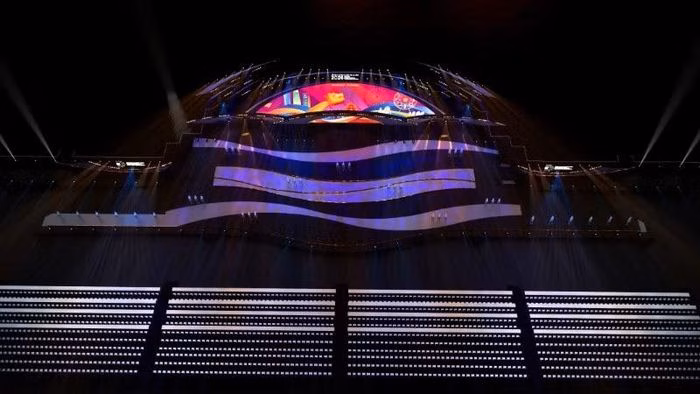 Sự kết hợp giữa Matrix LED 3D và Laser công suất lớn tạo nên những "đường chân trời ánh sáng" rực rỡ. (Ảnh: Ban tổ chức DIFF 2026)