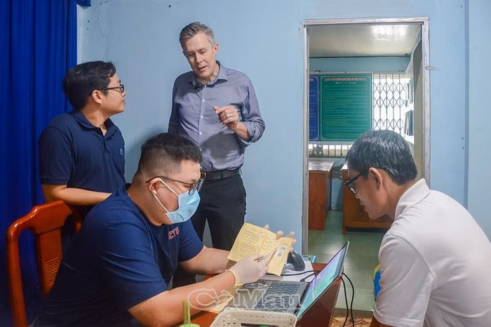 Đoàn chuyên gia quốc tế khảo sát thực địa dự án ACT5 nhằm tối ưu hóa quy trình sàng lọc.