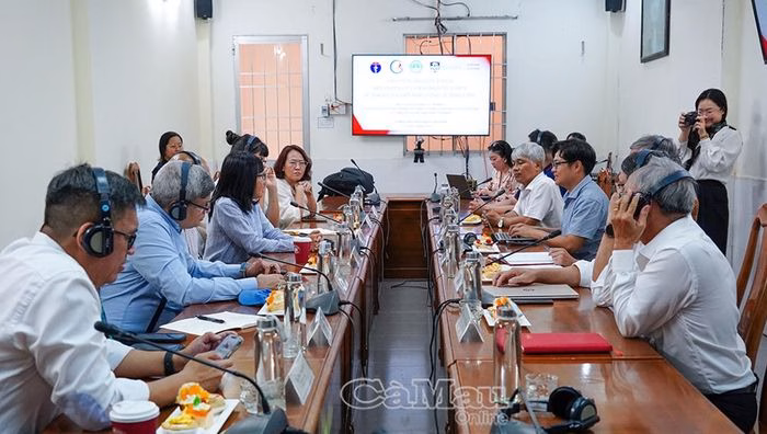 Các đại biểu tham dự buổi làm việc về chiến lược phòng chống lao tại Cà Mau.
