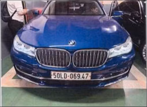 Hình ảnh xe BMW màu xanh đấu giá
