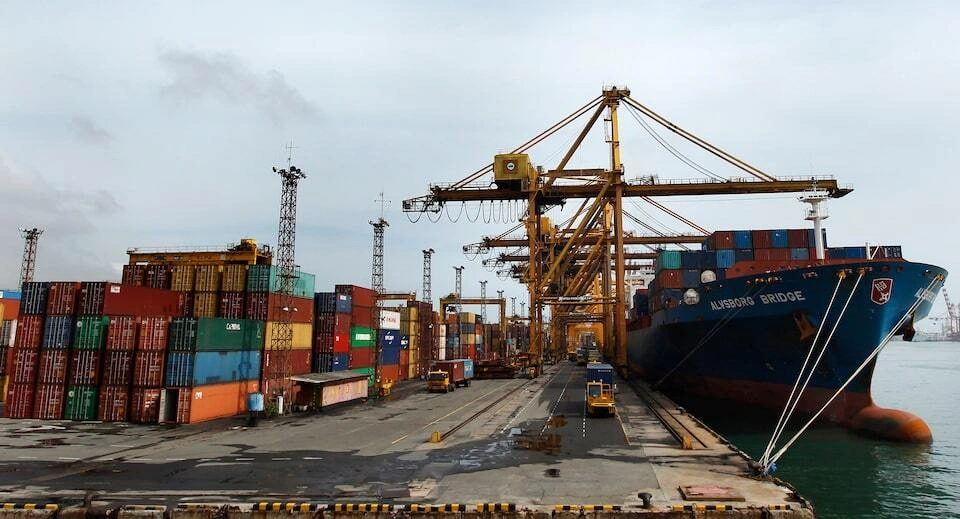 Cảng Colombo là biểu tượng cho sự kết nối thương mại của Sri Lanka với thế giới (Ảnh: Reuters).