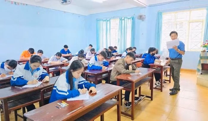 Học sinh tỉnh Gia Lai tập trung làm bài trong kỳ thi thử tốt nghiệp THPT nhằm rèn luyện kỹ năng và tâm lý phòng thi.